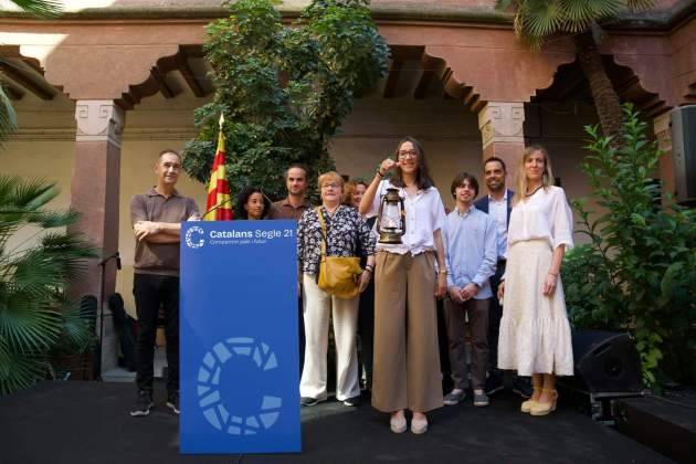 Artur Mas, Àngel Colom i Rahma el Badoui en la presentació de l'associació de Catalans Segle 21 / Pau de la Calle Artur Mas, Àngel Colom i Rahma el Badoui en la presentació de l'associació de Catalans Segle 21 / Pau de la Calle