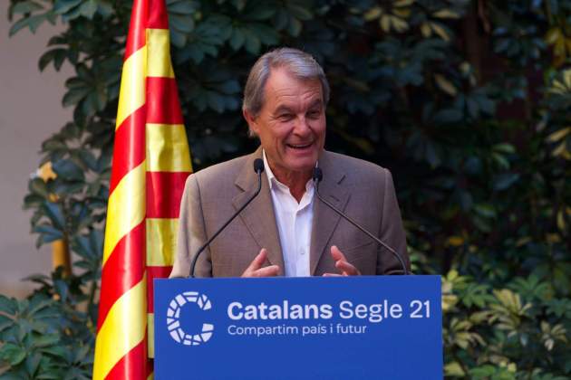 Artur Mas, Àngel Colom i Rahma el Badoui en la presentació de l'associació de Catalans Segle 21 / Pau de la Calle Artur Mas, Àngel Colom i Rahma el Badoui en la presentació de l'associació de Catalans Segle 21 / Pau de la Calle