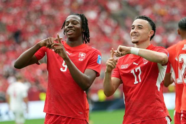 Johan Manzambi Rubén Vargas Suiza / Foto: EFE Johan Manzambi Rubén Vargas Suiza / Foto: EFE