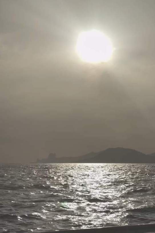 La posta de sol gravada per l'Alèxia Putellas, amb Es Vedrà al fons, a Eivissa IG