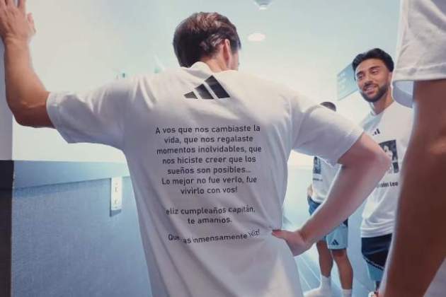 La samarreta d'homenatge a Leo Messi pel seu aniversari IG