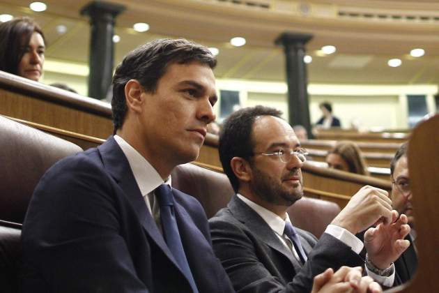 Hernando y Sánchez en una sesión del Congreso en 2017 / Europa Press