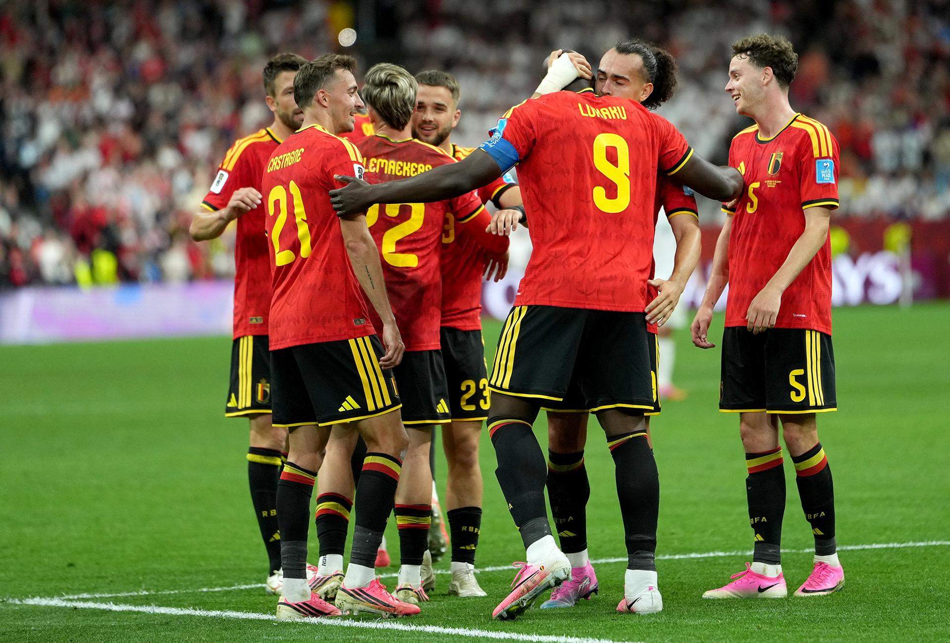 Bèlgica treu l'artilleria per passar com a primera; el VAR salva Egipte contra l'Iran en un final frenètic