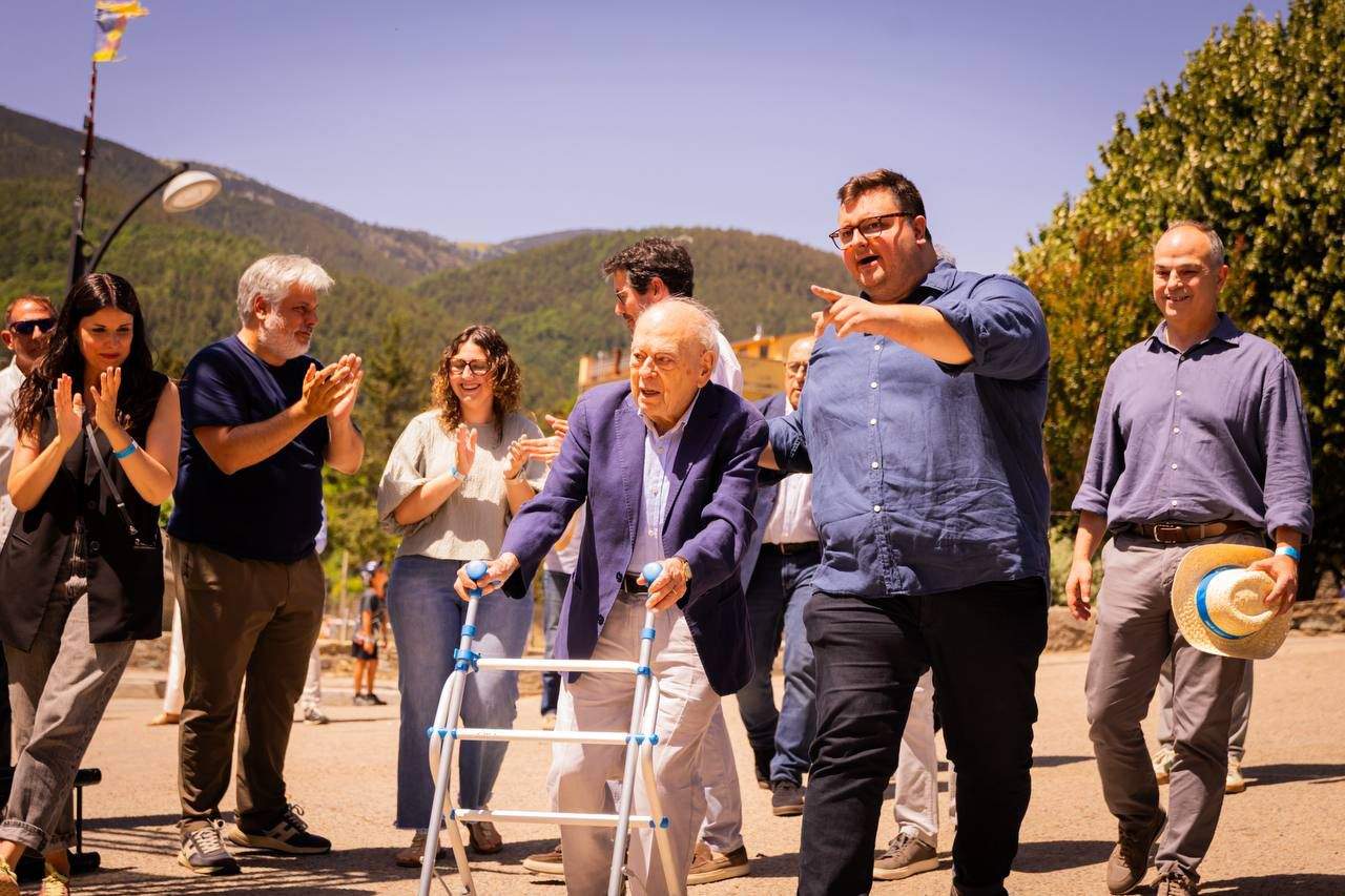 Jordi Pujol demana "esperança" en l'homenatge de la JNC: "Els pobles que la perden, desapareixen"