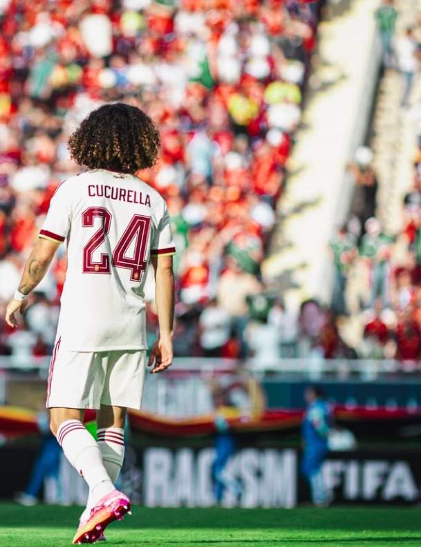 Marc Cucurella, vestint de blanc amb la selecció espanyola... abans de vestir de blanc amb el Reial Madrid IG2