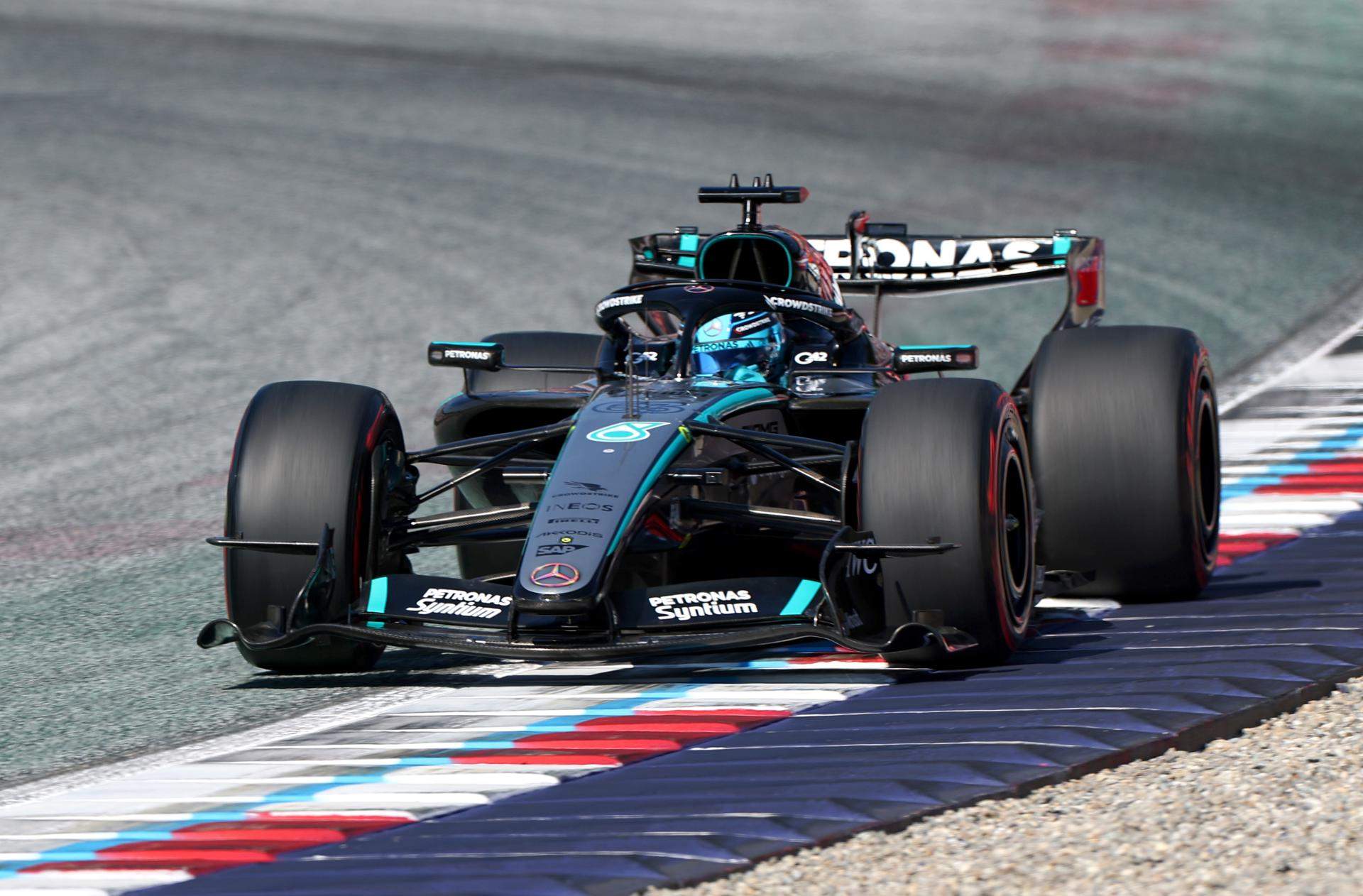 Russell aprofita l'accident de Verstappen i s'emporta una polèmica pole a Àustria
