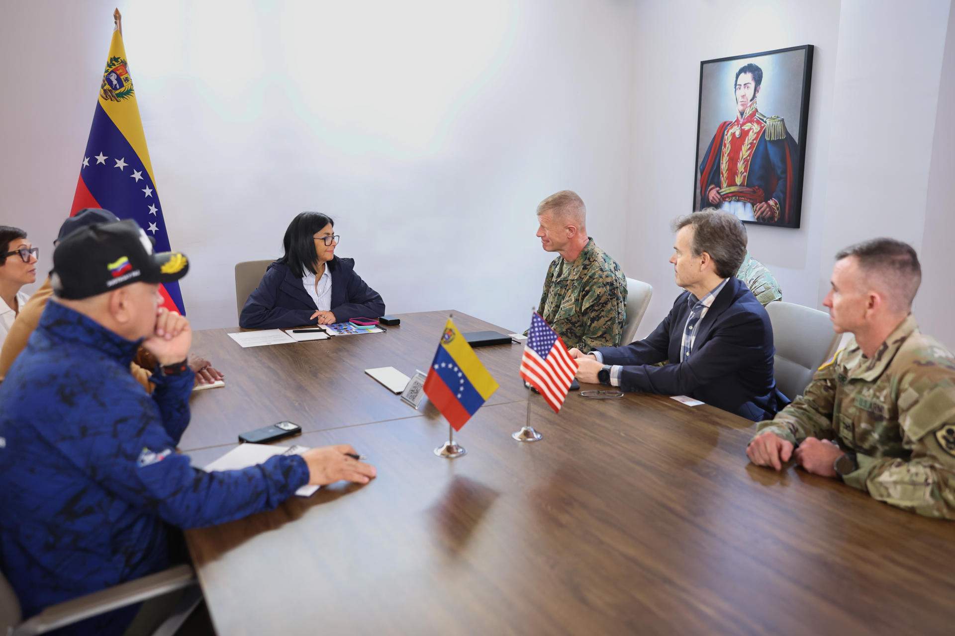 Cimera Caracas-Washington: Delcy Rodríguez es reuneix amb el Pentàgon després dels terratrèmols