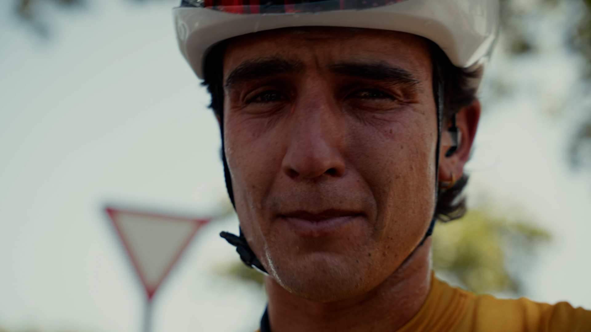 El repte impossible de Nil Puchol ja té documental: emoció, ciclisme i Catalunya de sol a sol