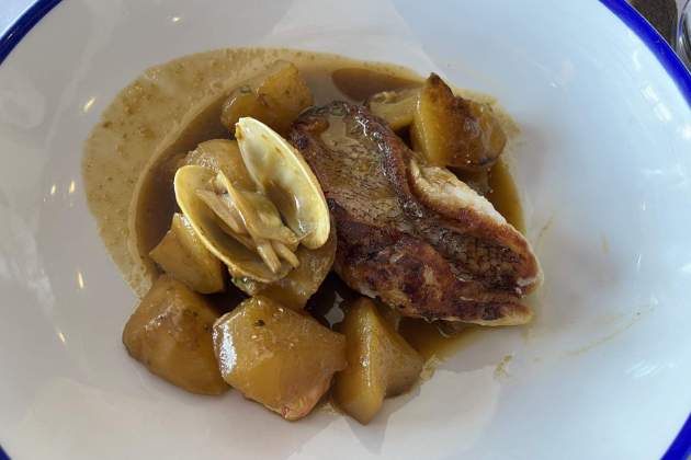 Suquet de peix de roca del menú aniversari de La Taverna del Mar Foto Oriol Foix Duaigües