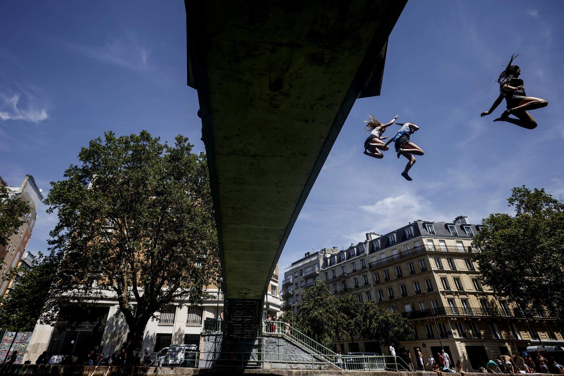 El curioso método de los parisinos para combatir el calor extremo en casa y hospitales