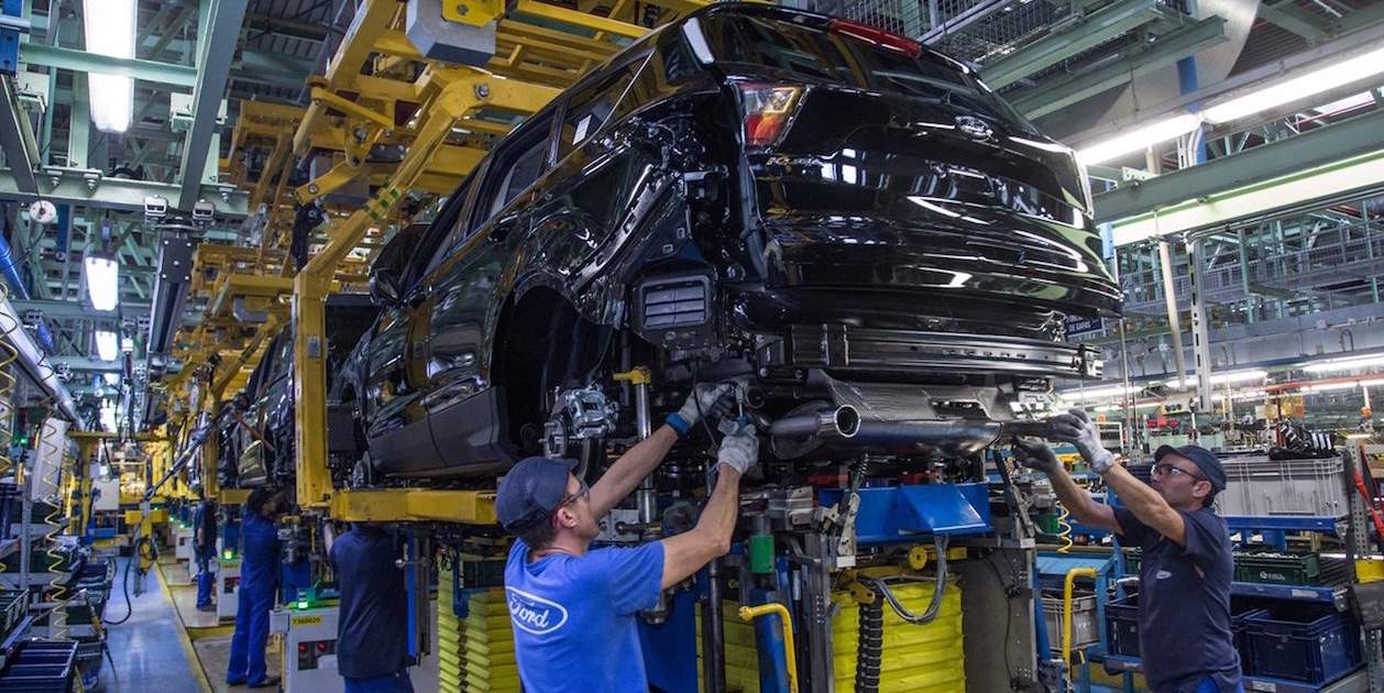 Una altra empresa que recula amb la IA: Ford ha hagut de tornar a contractar enginyers