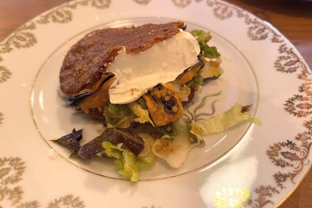 Gordita de musclos en escabetx, amb mostassa i amanida del SAFO Bar. / Foto: Rosa Molinero Trias Gordita de musclos en escabetx, amb mostassa i amanida del SAFO Bar. / Foto: Rosa Molinero Trias