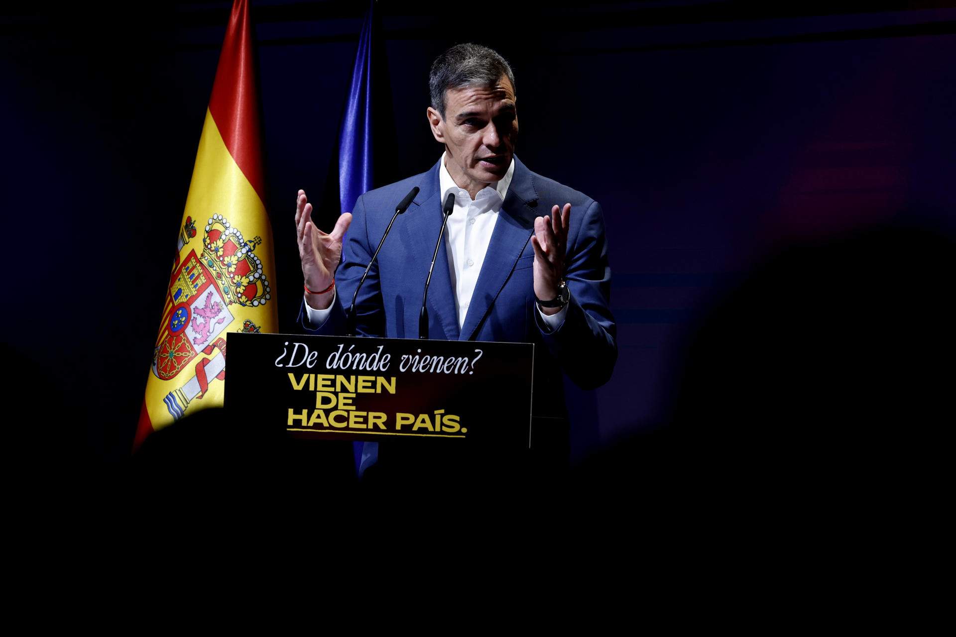 Sánchez activa un pla per integrar migrants de 500 milions: 30 per aprendre “castellà i llengües cooficials”