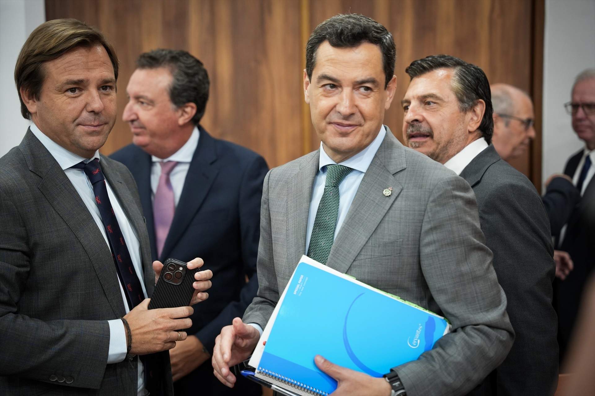 Vox tomba Moreno i deixa Andalusia pendent d’un pacte contra rellotge