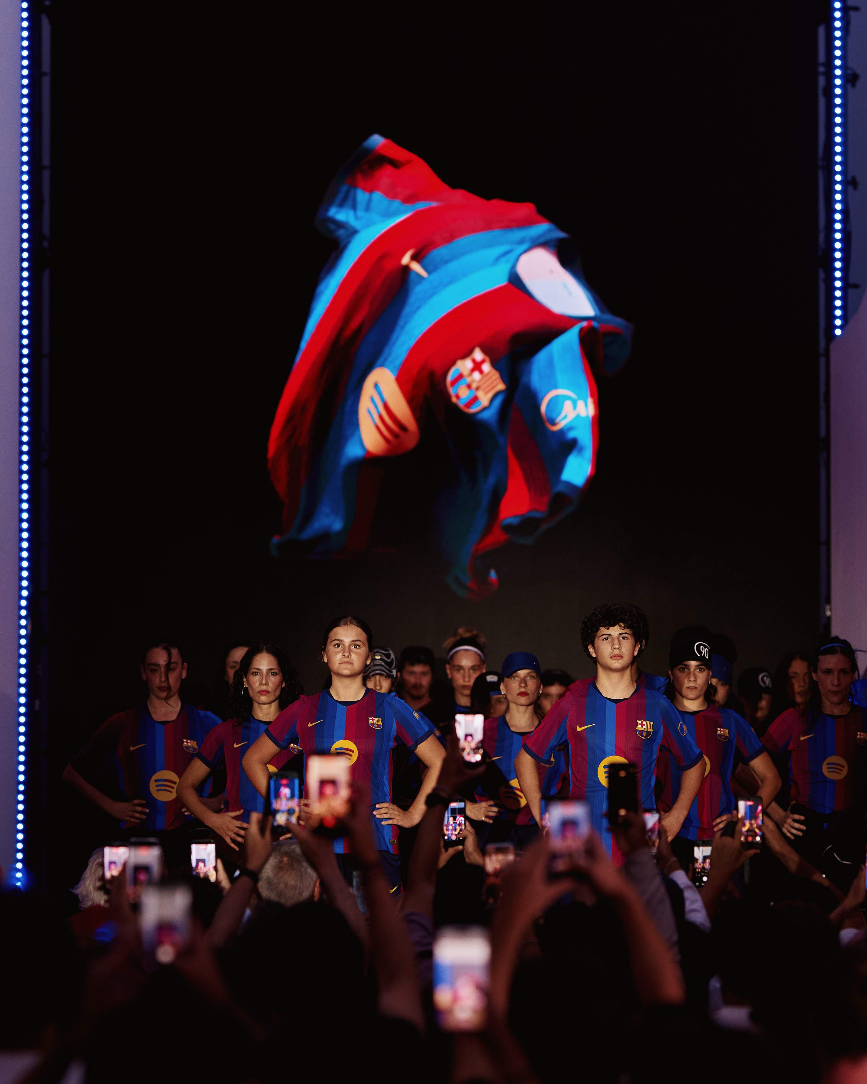 El Barça presenta la samarreta de la temporada 2026/27 en un espectacular acte al MACBA