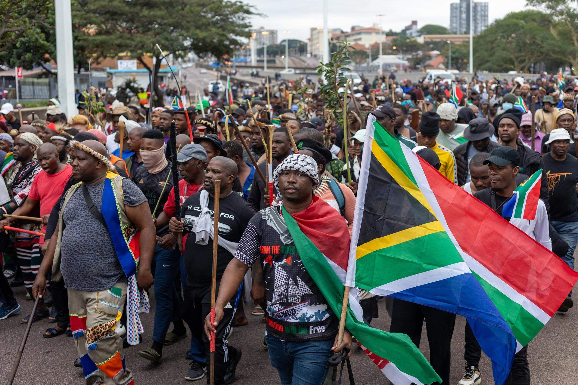 Sudáfrica estalla en protestas masivas contra la inmigración y ataques xenófobos: miles de extranjeros huyen