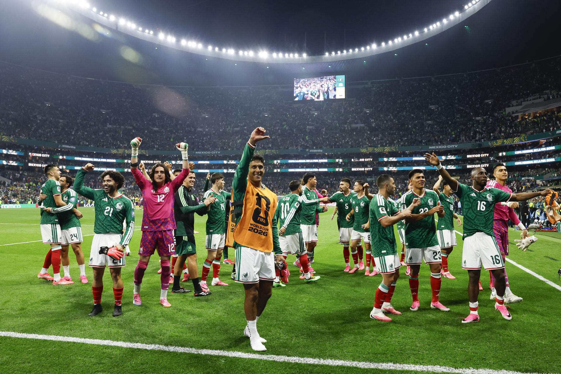 La imbatuda Mèxic desarticula la solidesa de l'Equador (2-0) i passa als vuitens del Mundial