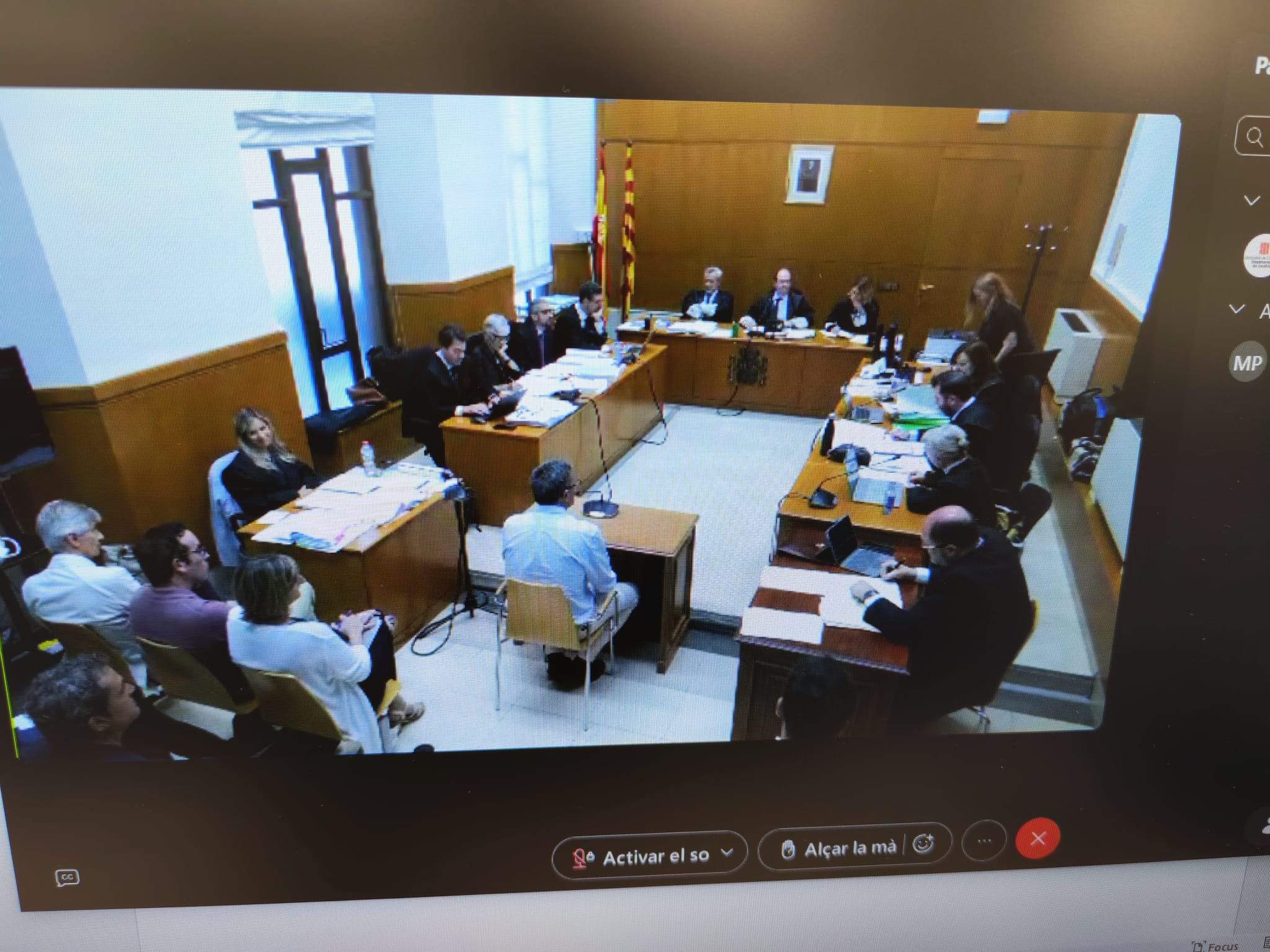 Dos caps policials desmunten l'acusació: la vacunació per la covid es va suspendre per ordre del ministeri
