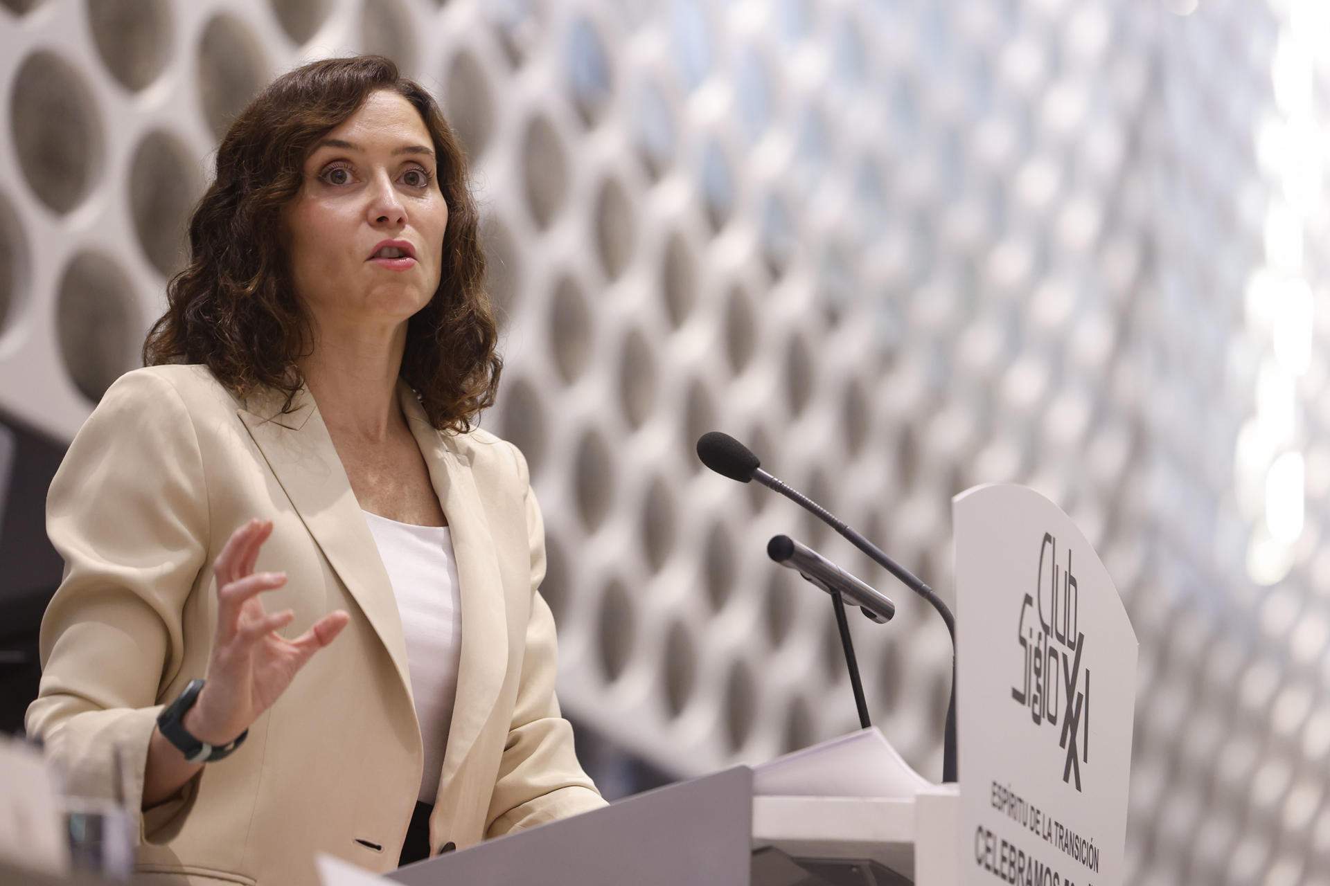 Ayuso atia el relat de la tupinada electoral i demana observadors en les “inquietants” nacionalitzacions