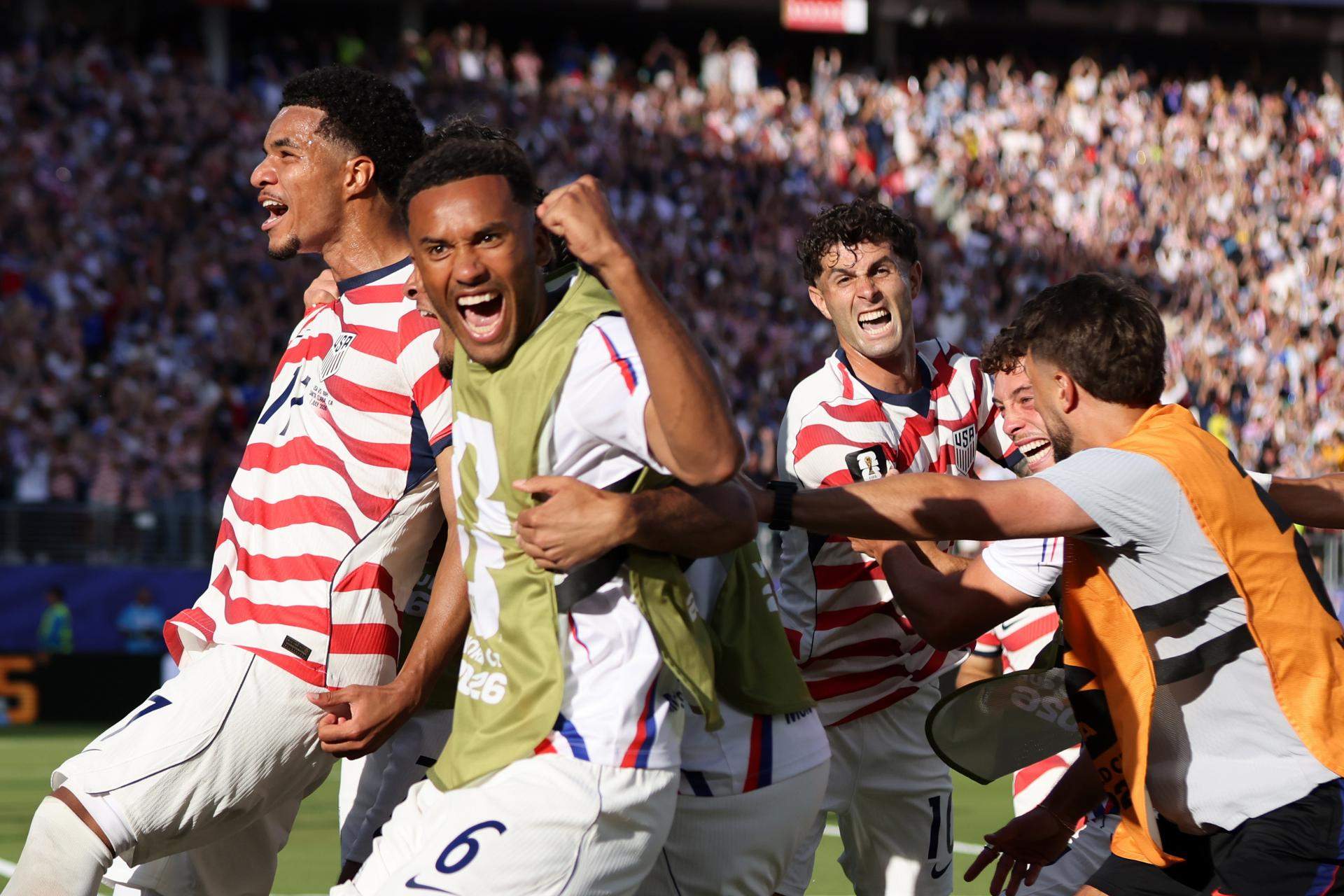 Els Estats Units no fallen davant Bòsnia (2-0) i mantenen viu el somni americà al Mundial