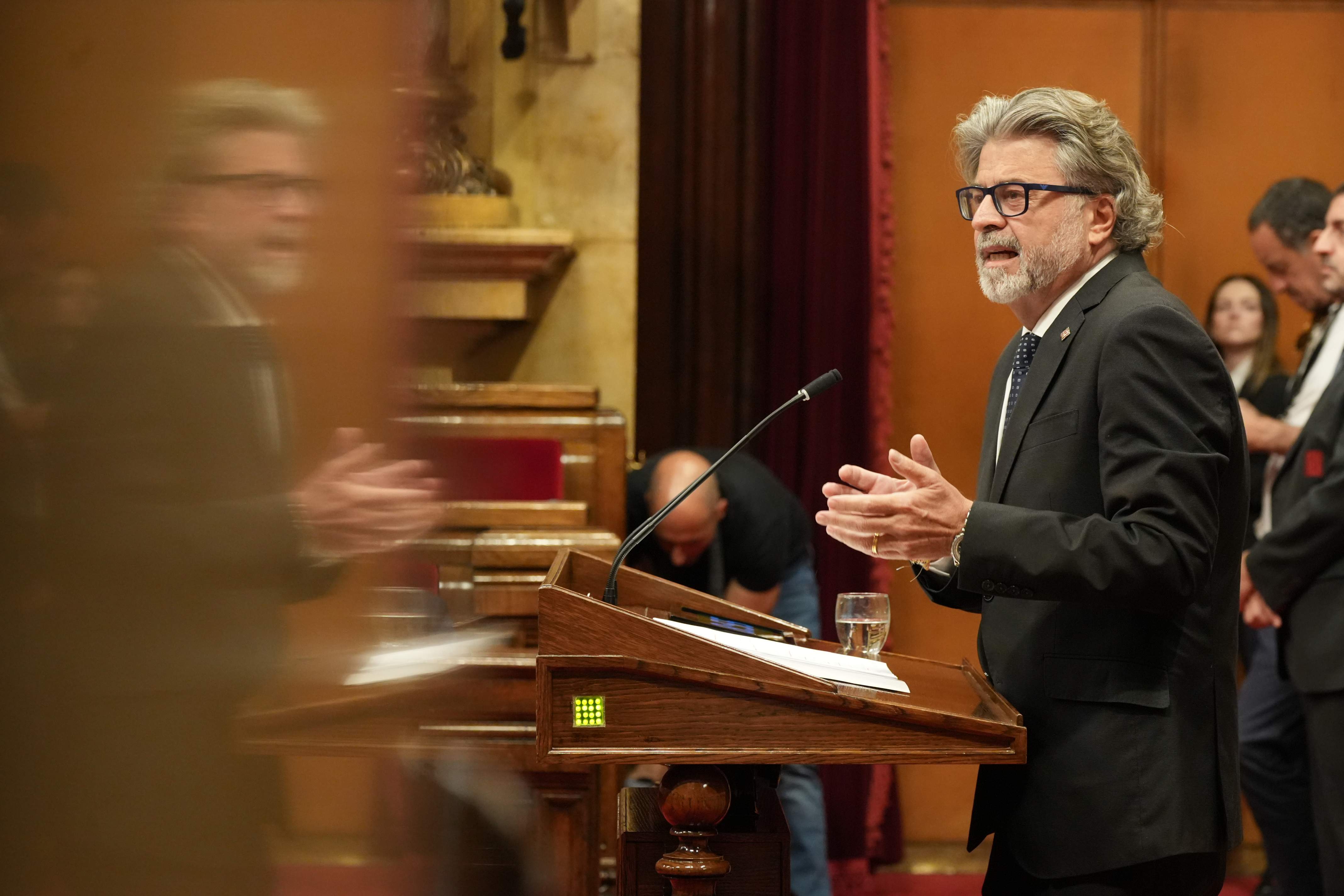 Junts acusa Illa de resistir més que governar, de no tenir projecte ni lideratge i d'actuar amb arrogància