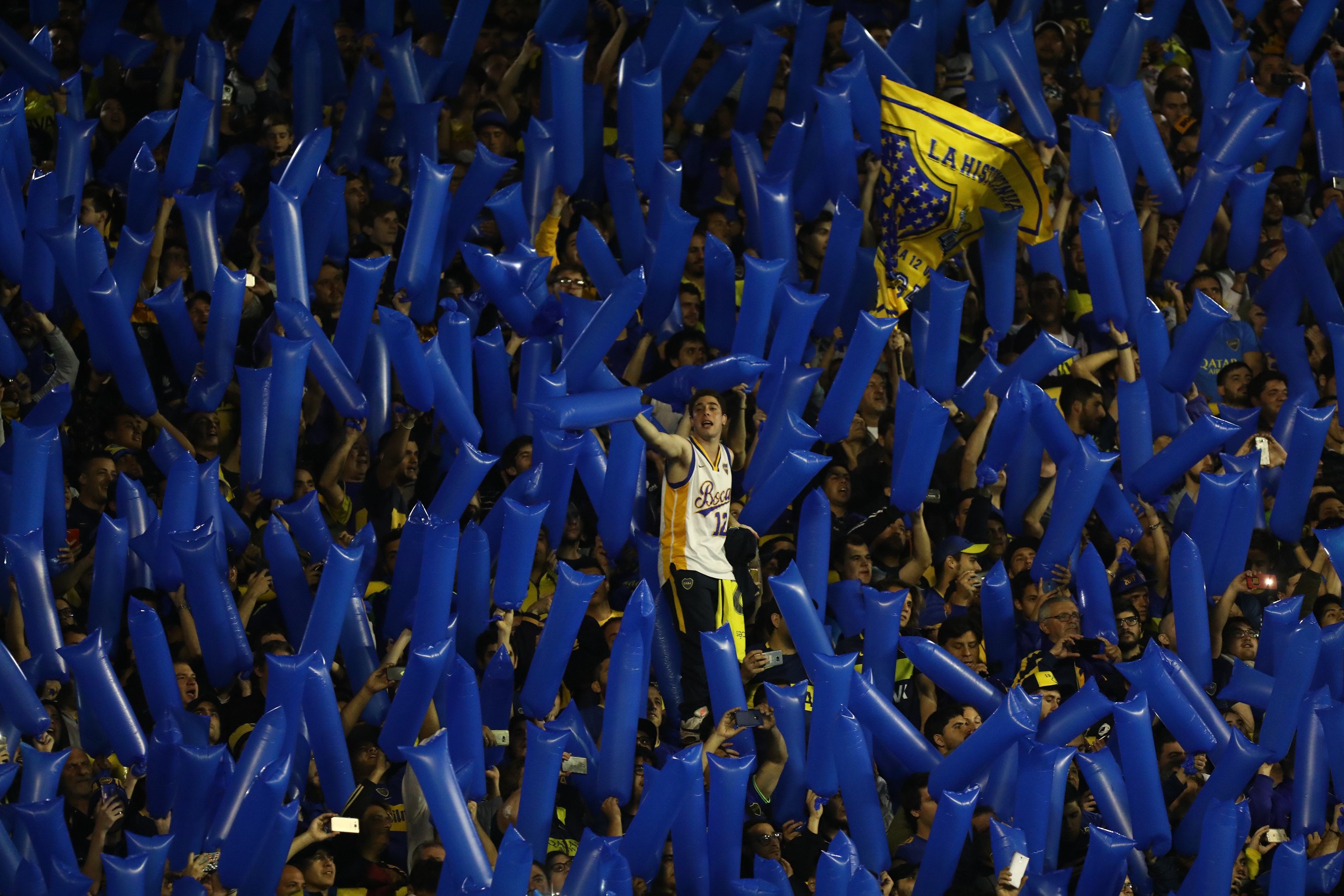 La Bombonera acull el primer duel de la històrica final entre Boca Juniors i River Plate