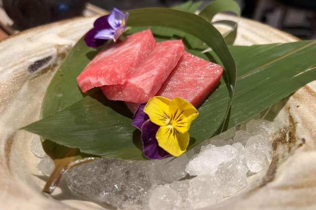 Sashimi de ventresca de tonyina blue fin del restaurant Nomo. / Foto: Rosa Molinero Trias