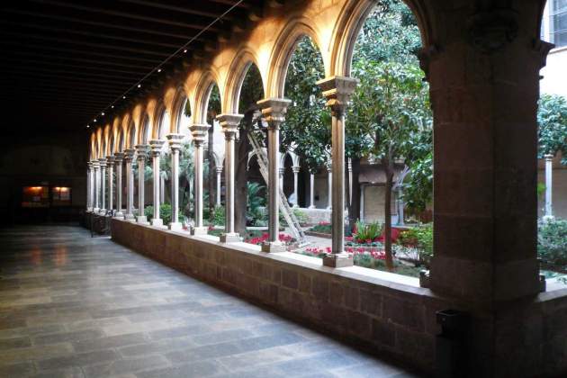 Claustro de la iglesia de la Concepció By Pere prlpz Claustro de la iglesia de la Concepció By Pere prlpz