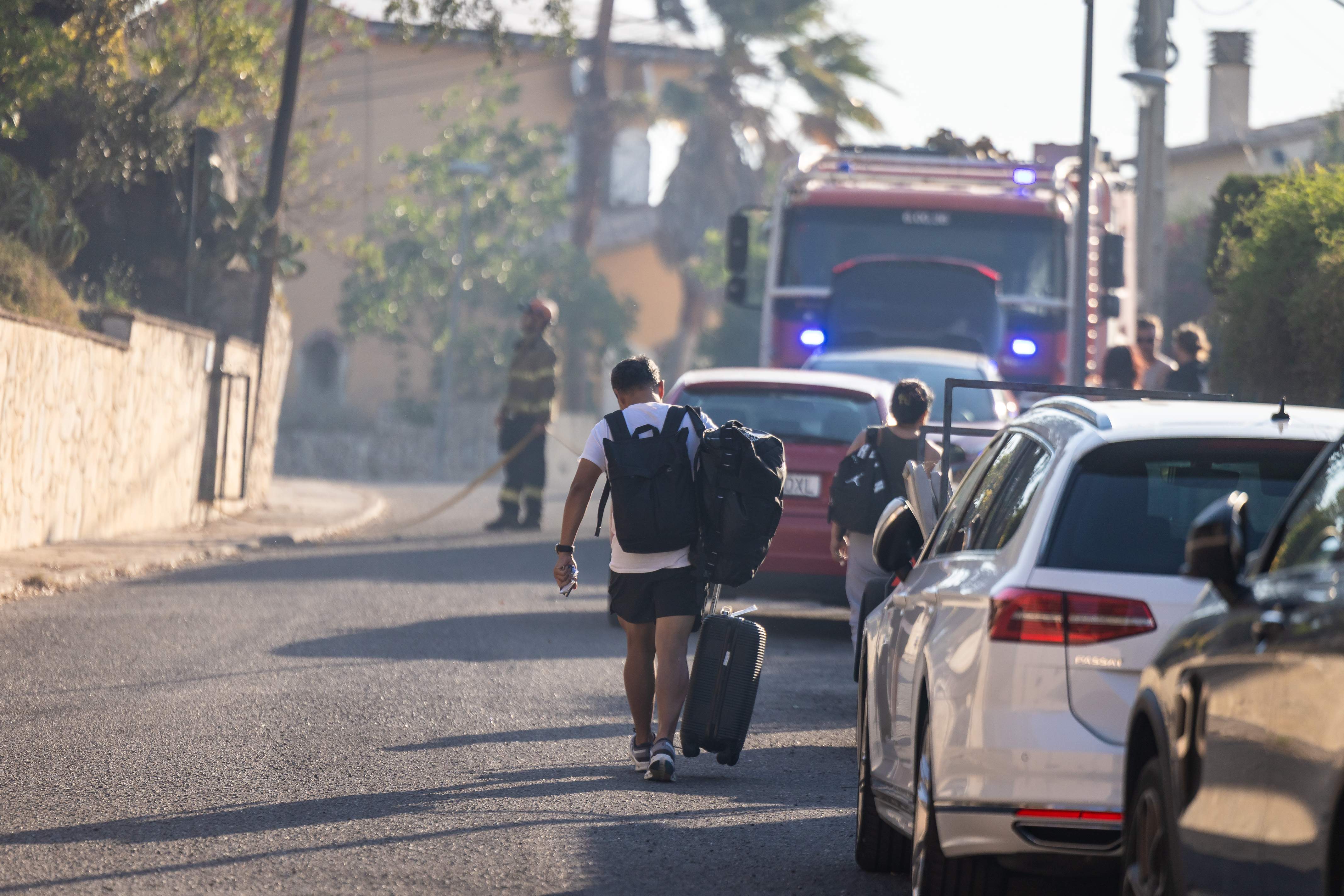 Famílies se salten el confinament per l'incendi al Baix Empordà: per què és important quedar-se a casa?
