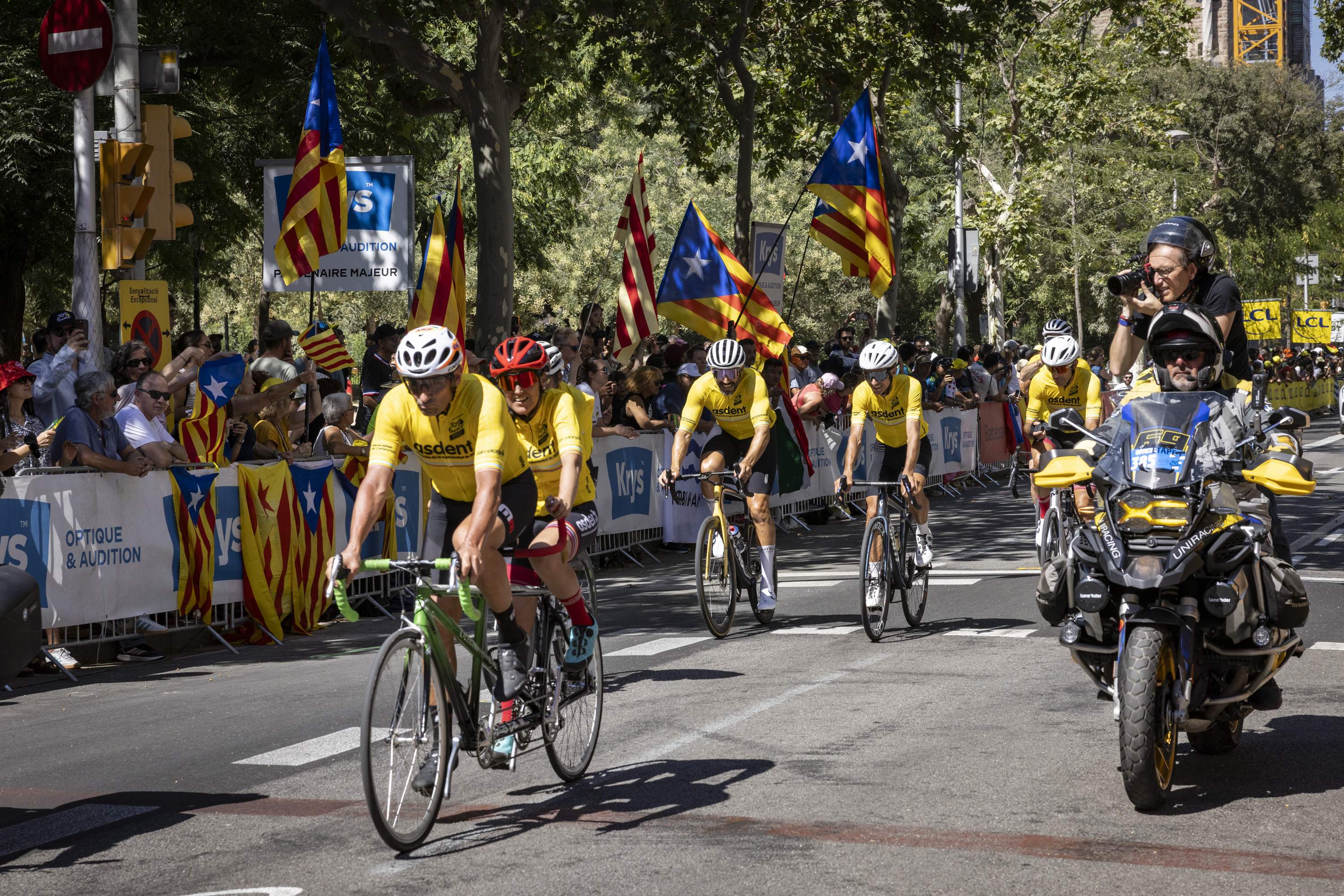 El Tour de França agraeix l'acollida de Barcelona amb un vídeo en què brillen les banderes estelades