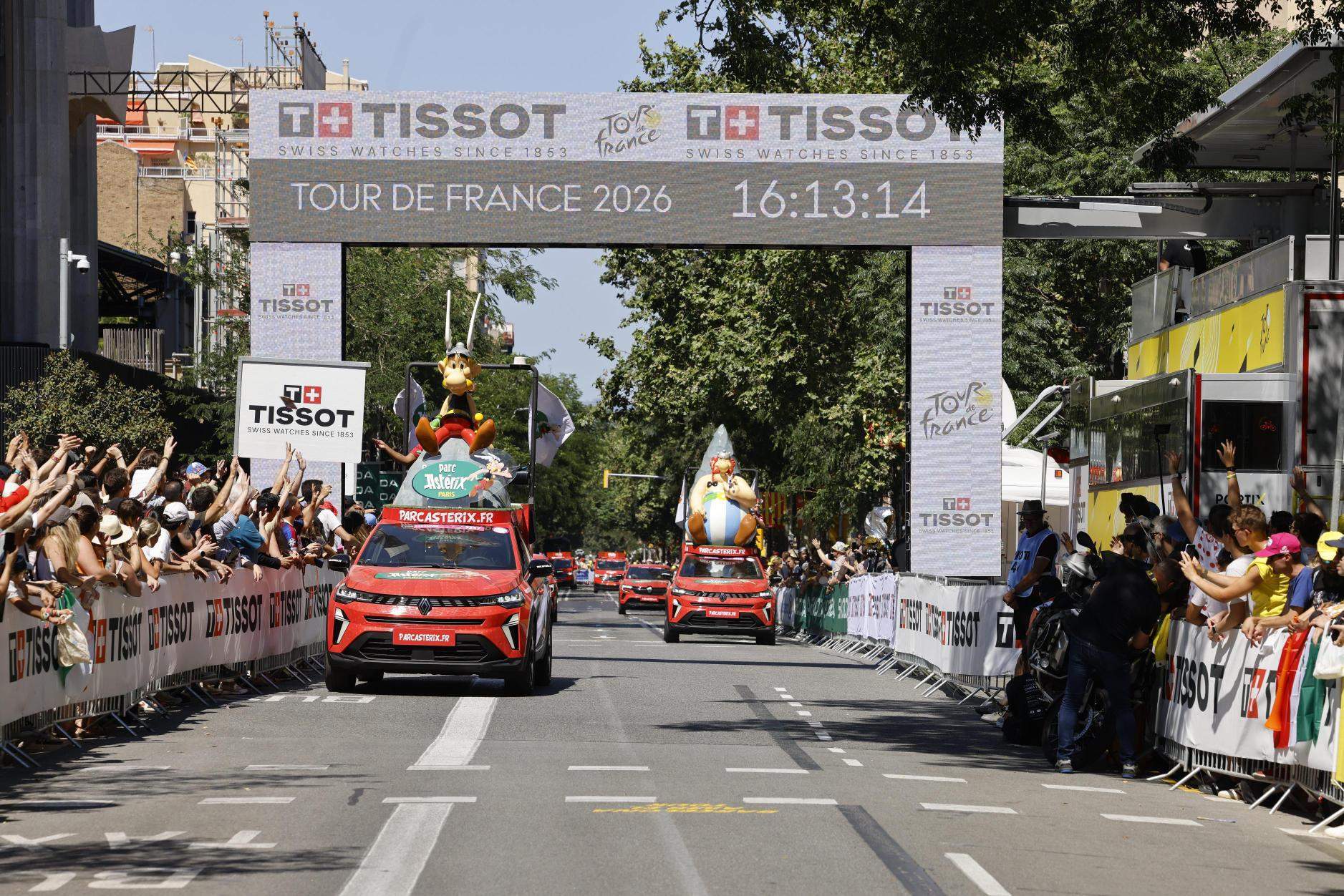 Barcelona es llança al carrer per viure amb passió la festa del Tour en una Grand Départ històrica