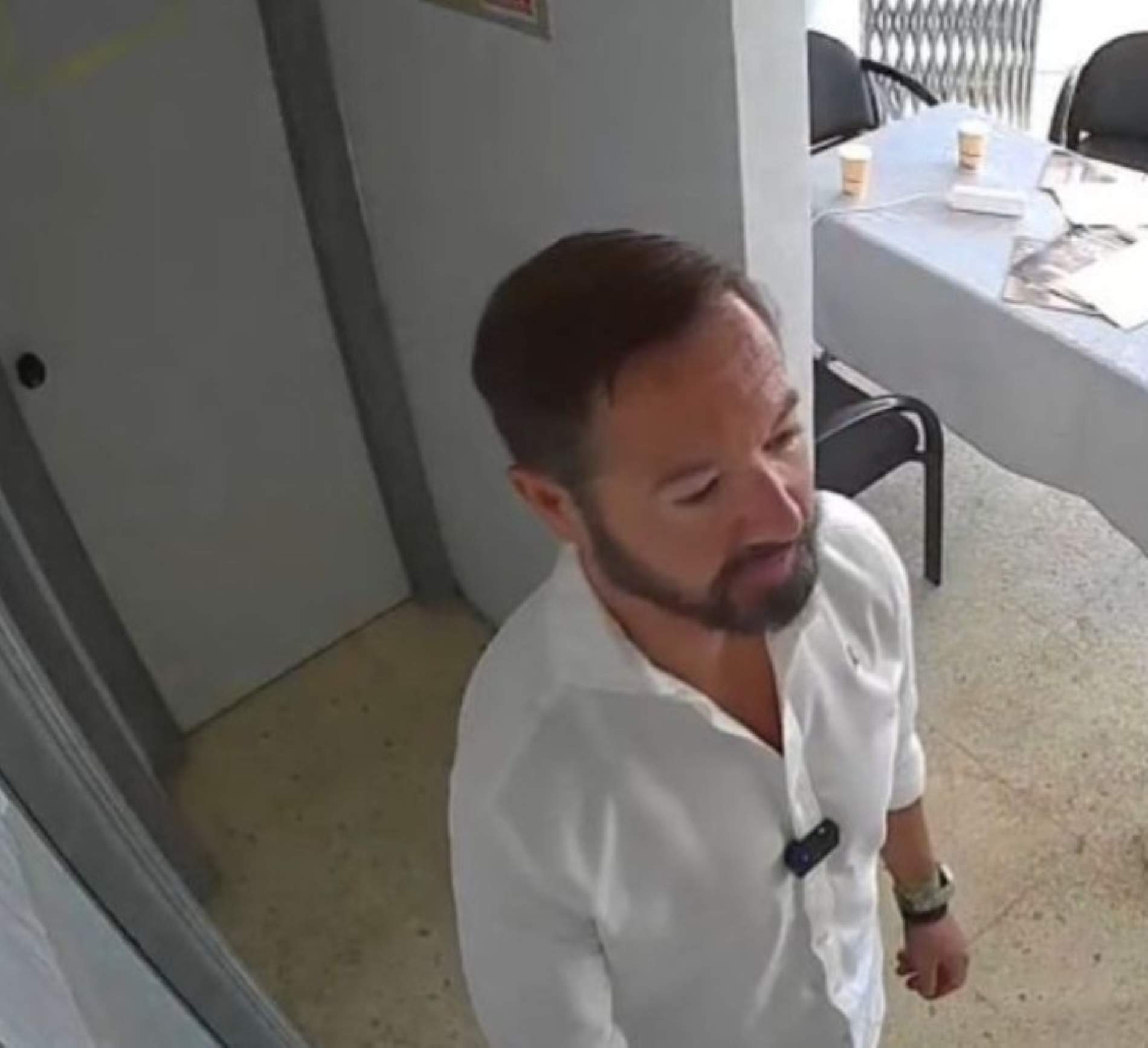 Pillan a un concejal de Vox de València entrando ilegalmente en el local del Sindicat d'Estudiants