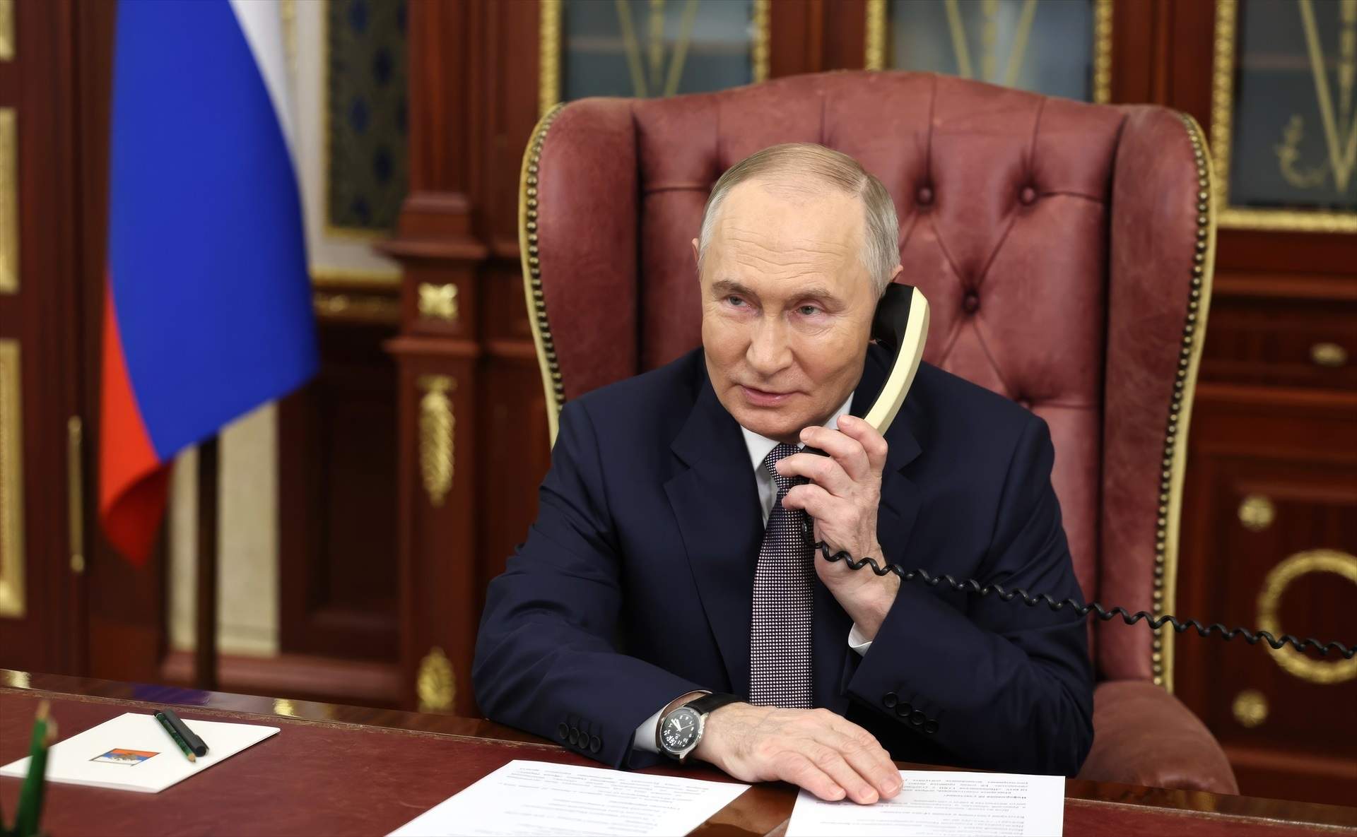 El president rus, Vladímir Putin, al telèfon / Europa Press