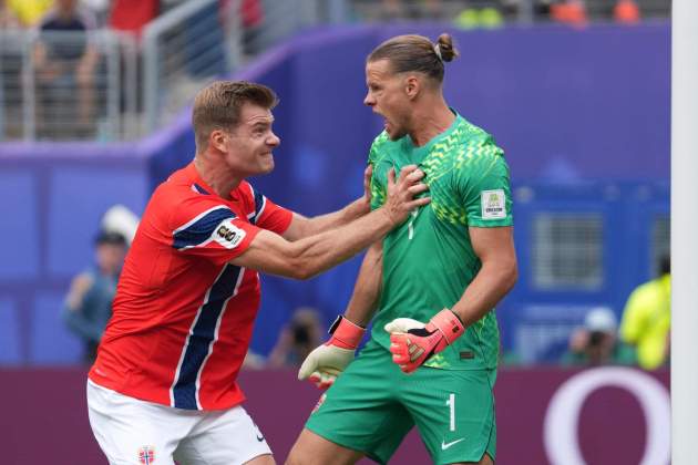 Nyland, després d'aturar un penal al Mundial / Foto: EFE