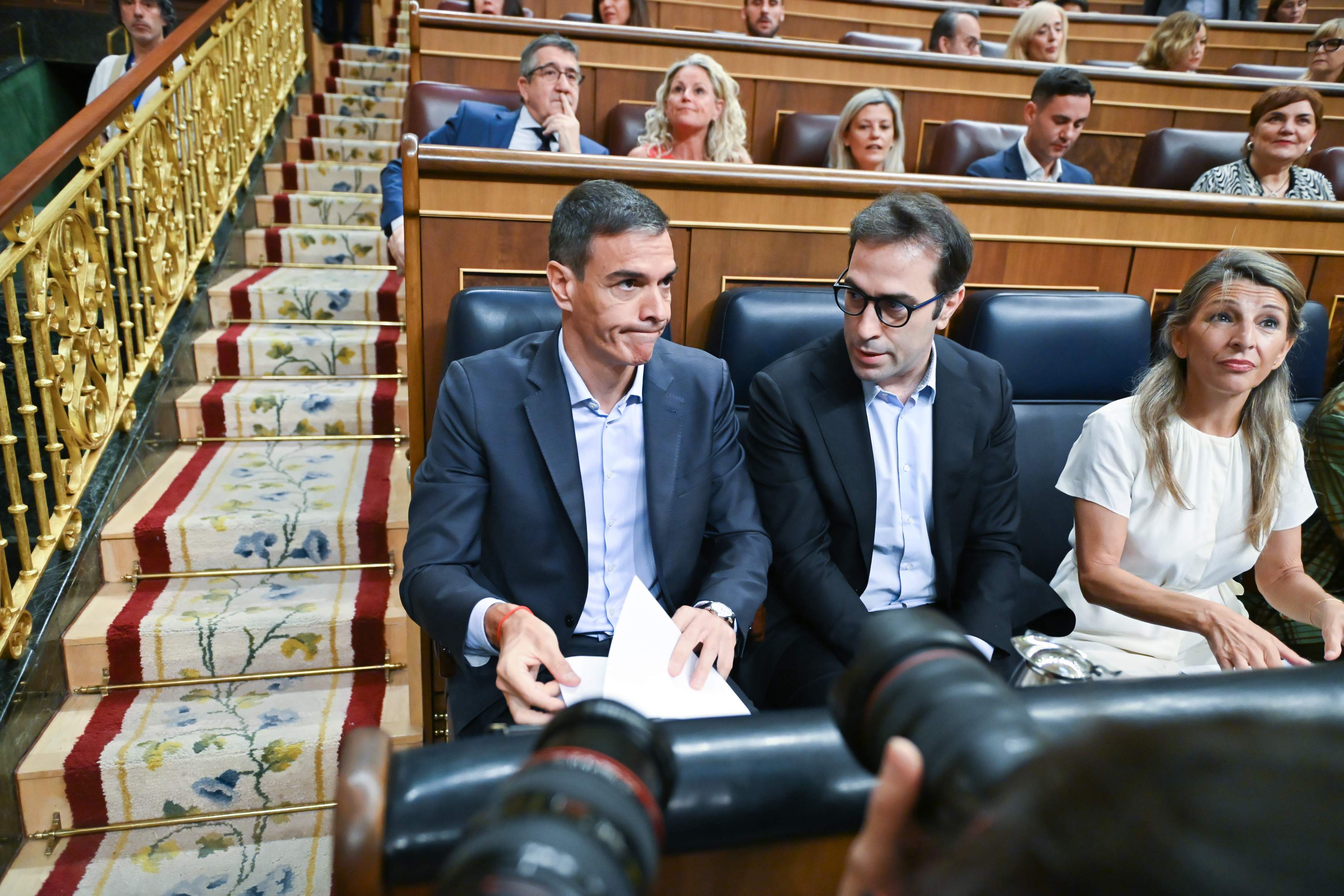 El PSOE podría caer por debajo de 100 escaños y la suma de PP y Vox superaría los 200, según una encuesta