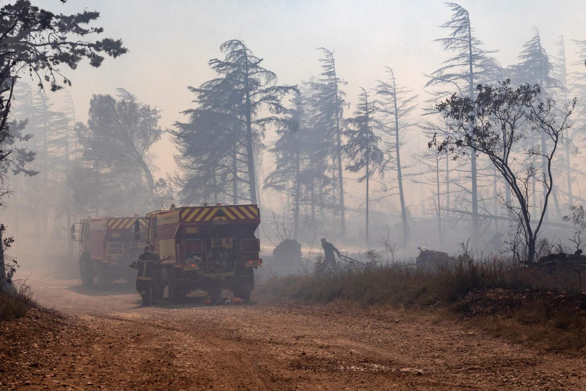 L'incendi de la Catalunya Nord ja ha calcinat 4.500 hectàrees i ha obligat a evacuar 10.000 persones