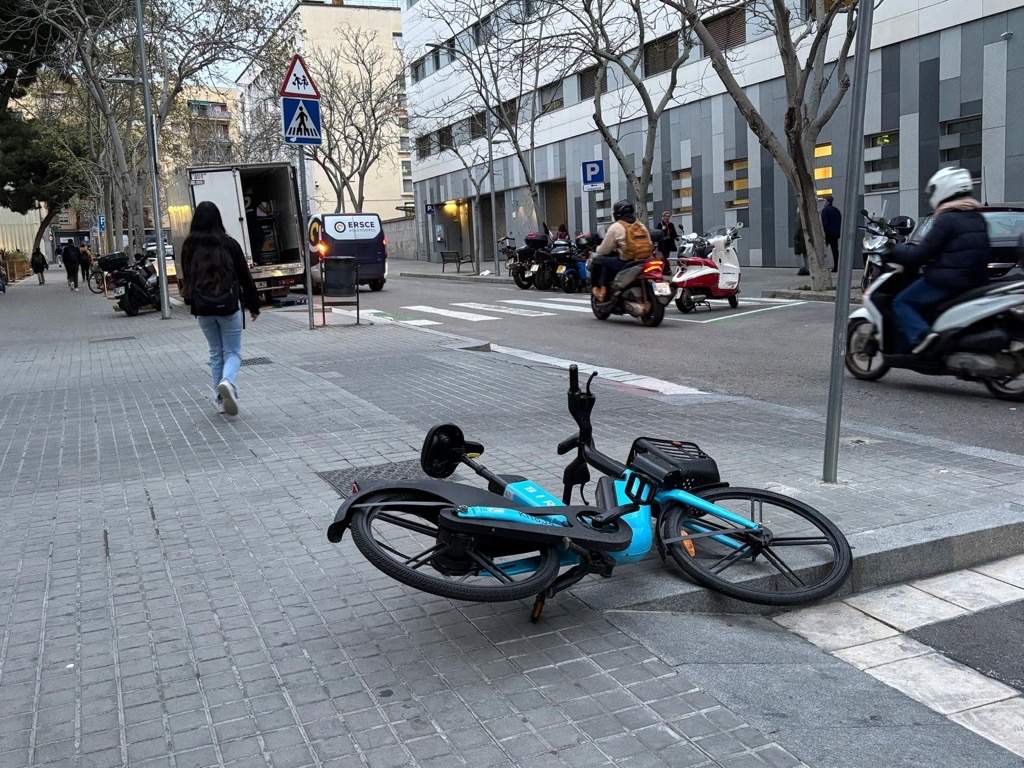 L'oposició es planta davant Collboni i reclama mantenir les bicicletes compartides a Barcelona