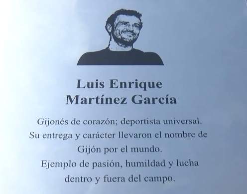 Placa commemorativa de Luis Enrique X Placa commemorativa de Luis Enrique X