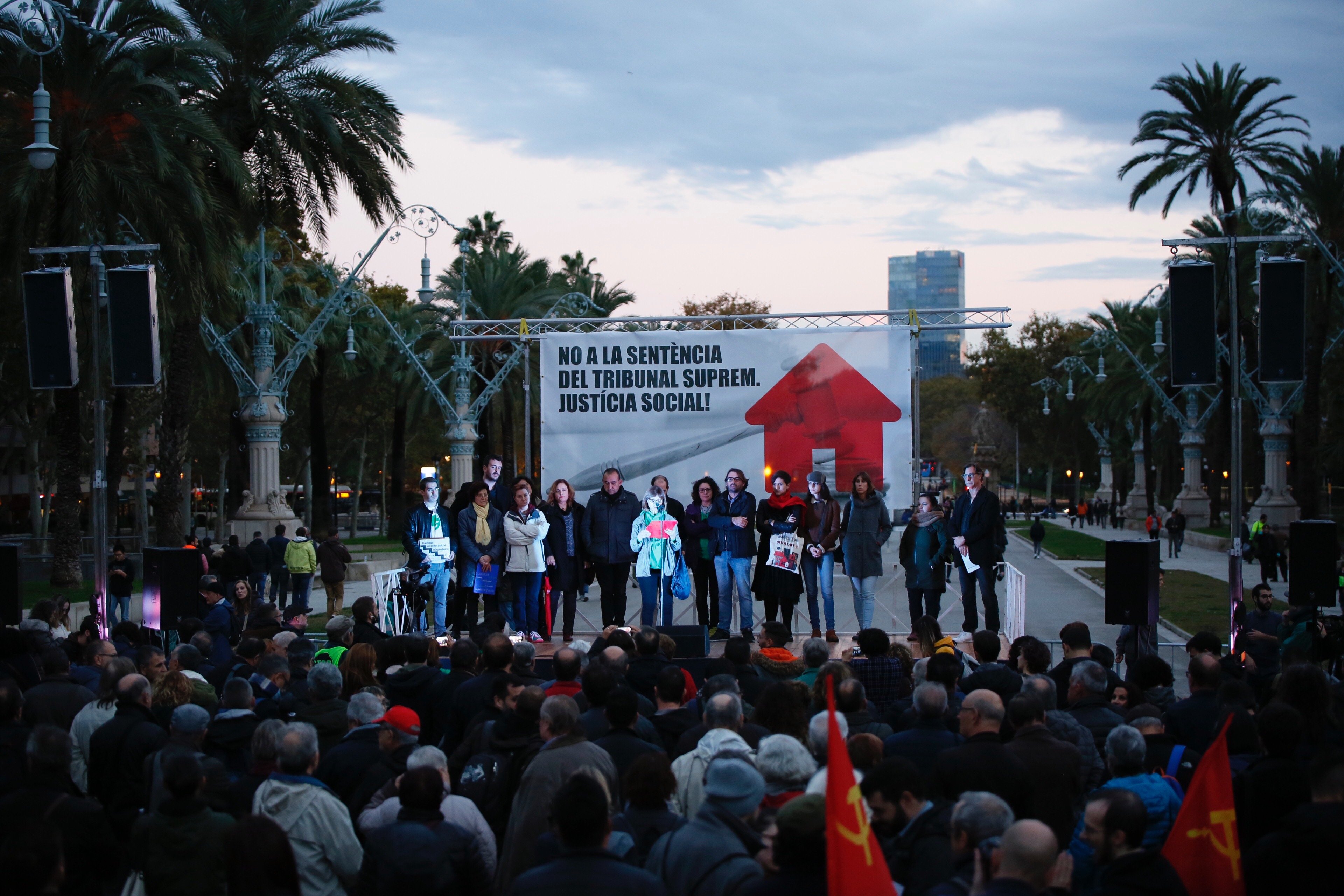 Concentració davant el TSJC contra la sentència de les hipoteques