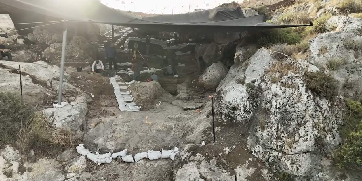 Tras más de 400.000 años oculta y escondida, hallan una cueva con evidencias de vida humana prehistórica