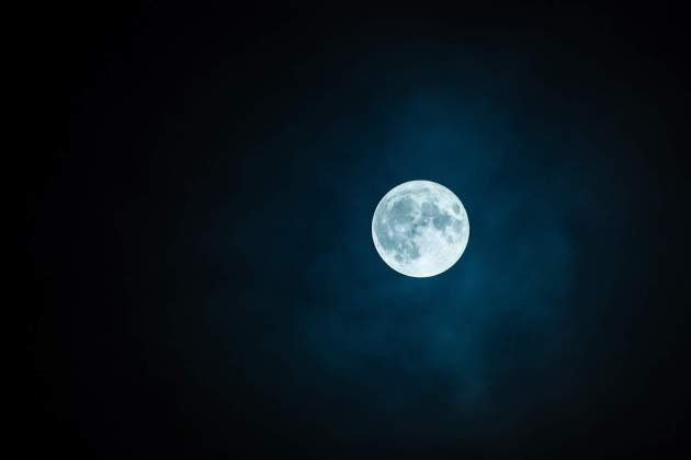 Varios investigadores proponen que la Luna funcione como zona intermedia de biocontención para materiales traídos desde Marte u otros destinos Varios investigadores proponen que la Luna funcione como zona intermedia de biocontención para materiales traídos desde Marte u otros destinos