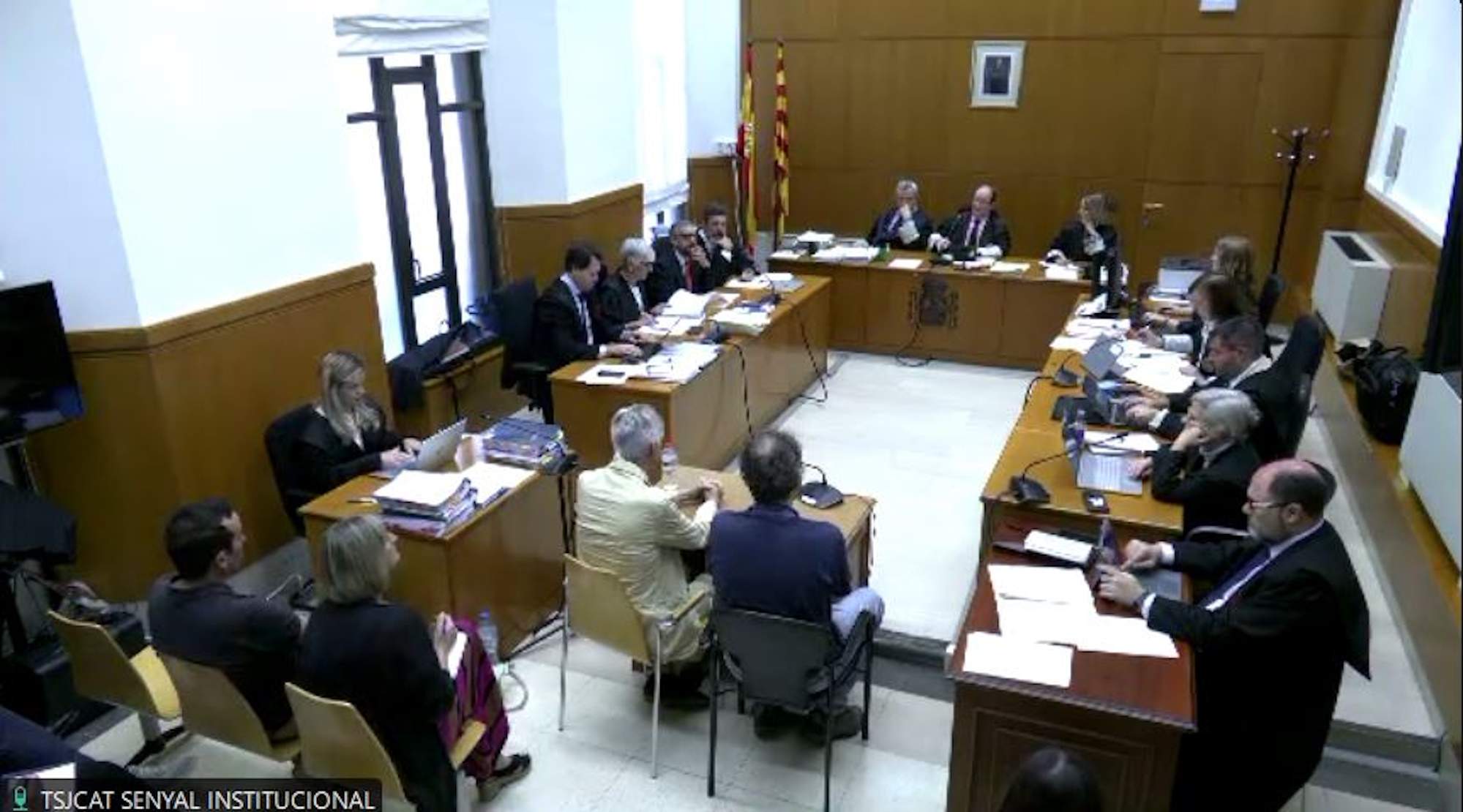 El judici del cas vacunes prova que declarar en català als jutjats continua sent una odissea