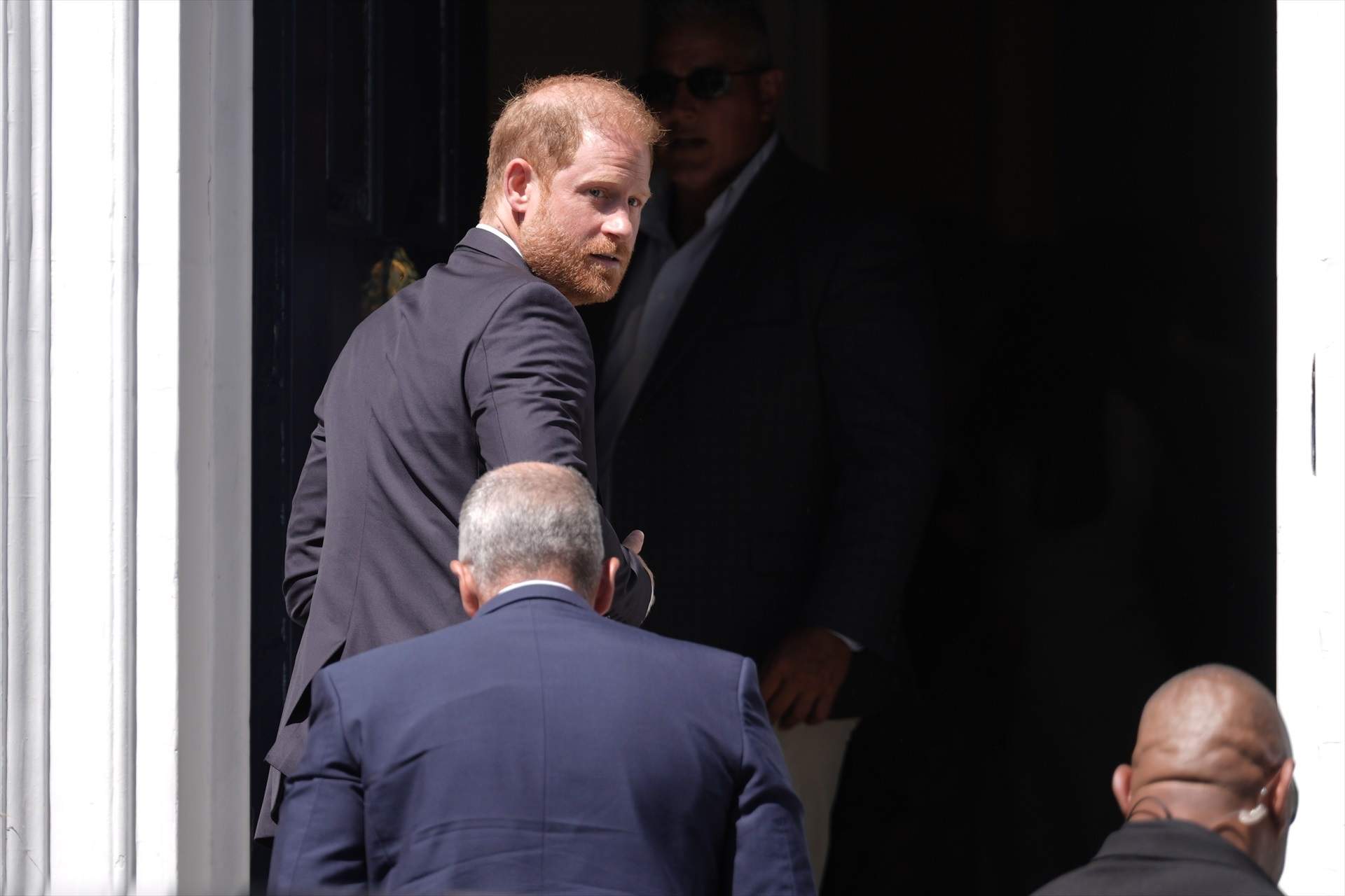 Doble golpe al príncipe Enrique: pierde el juicio contra el 'Daily Mail' y el rey no le deja Buckingham