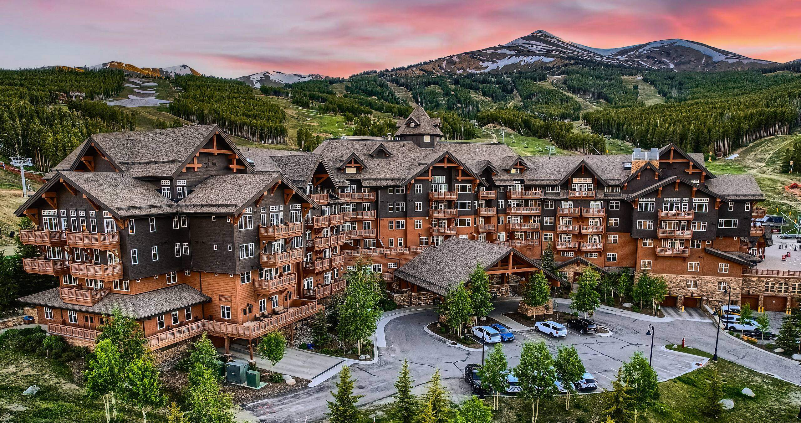 Qué es la Sun Valley Conference, el exclusivo “campamento para multimillonarios” que se celebra cada verano
