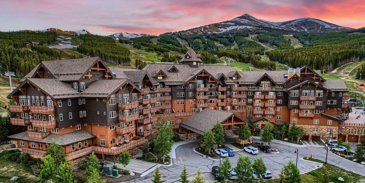 Qué es la Sun Valley Conference, el exclusivo "campamento para multimillonarios" que se celebra cada verano