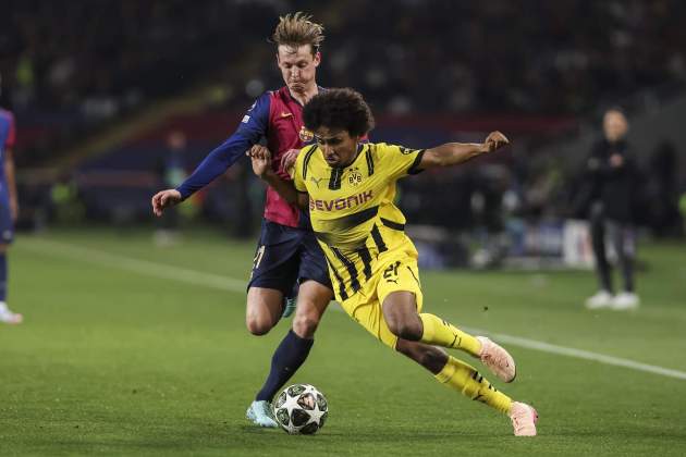 EuropaPress 6636065 karim adeyemi of borussia dortmund and frenkie jong of fc barcelona compete EuropaPress 6636065 karim adeyemi of borussia dortmund and frenkie jong of fc barcelona compete