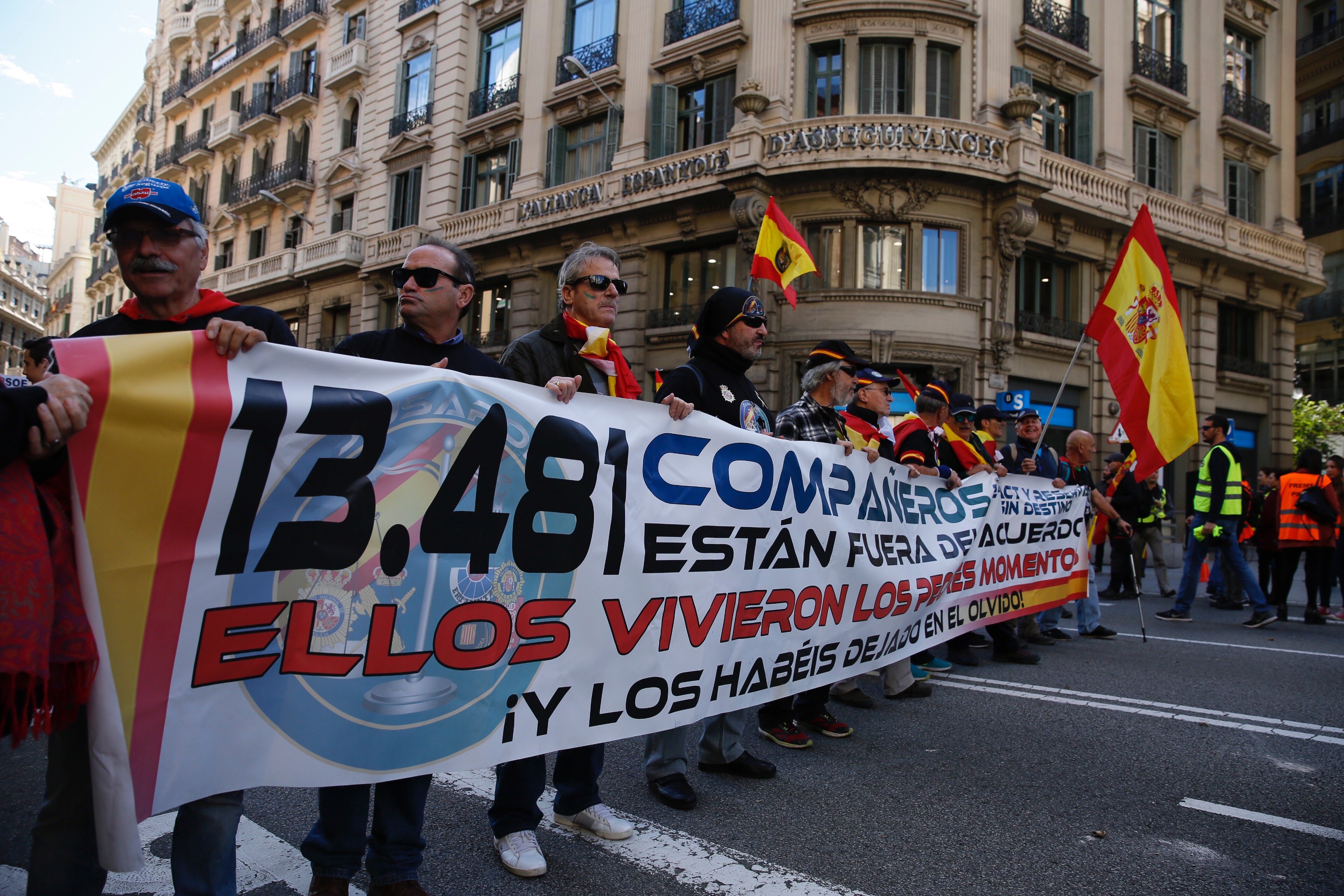 Membres de Jusapol, expedientats per protestar davant la casa de Iglesias