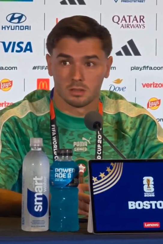 Brahim Díaz, al·lucinant en plena roda de premsa X Brahim Díaz, al·lucinant en plena roda de premsa X