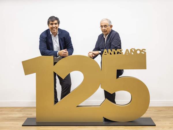 Lluís i Albert Ferrer a les oficines del grup a Barcelona. / Foto: Carlos Baglietto Lluís i Albert Ferrer a les oficines del grup a Barcelona. / Foto: Carlos Baglietto