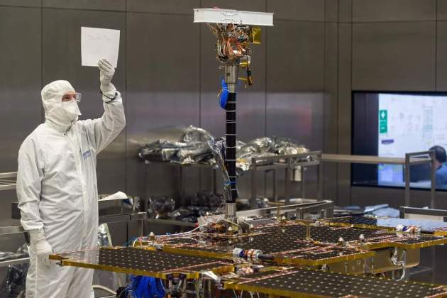 El rover europeu se sotmet a proves amb la seva càmera PanCam El rover europeu se sotmet a proves amb la seva càmera PanCam